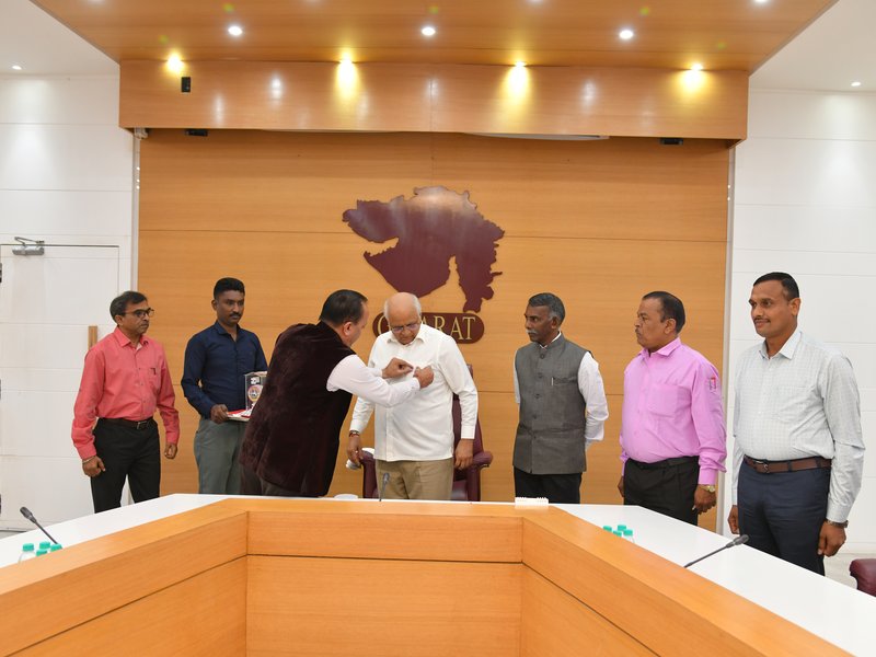 गुजरात : सीएम भूपेंद्र पटेल ने 'आर्म्ड फोर्सेज फ्लैग डे' पर सैनिकों को दी श्रद्धांजलि