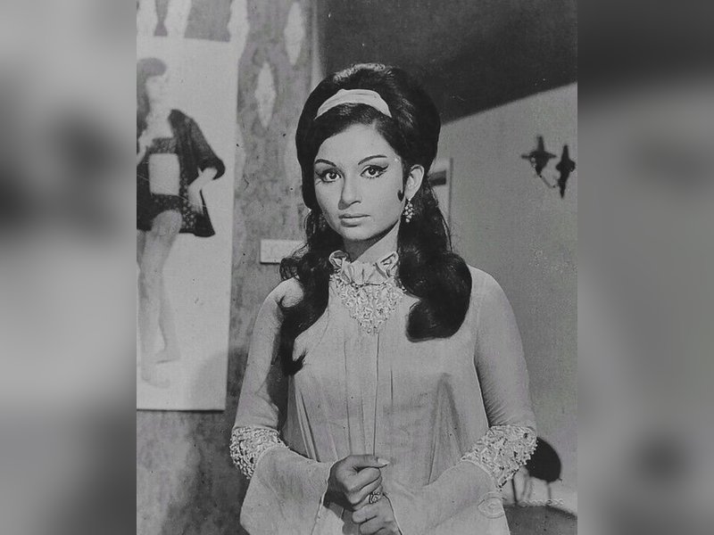 राजेश खन्ना से लेकर शशि कपूर तक: शर्मिला टैगोर ने सुपरस्टार्स के साथ जोड़ी बनाकर बॉलीवुड में पाया मुकाम