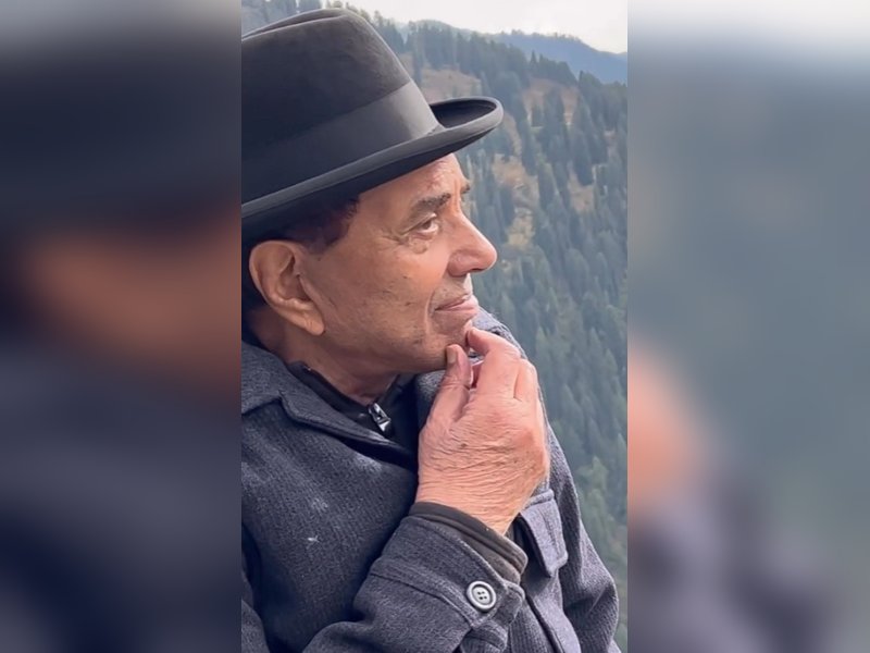 Sunny Deol says 'Papa is always with me' as he remembers Dharmendra on his birthday