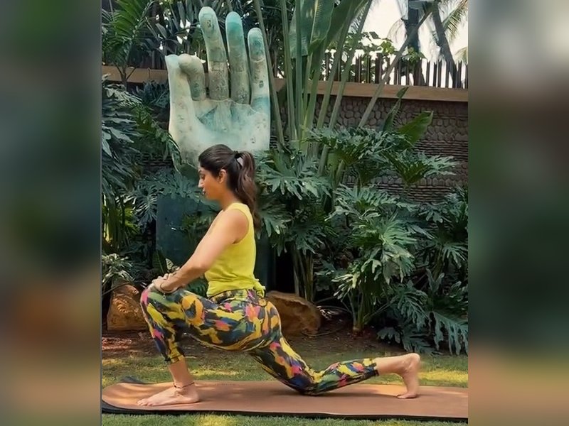 Shilpa Shetty moves her body & quiets her mind as she performs Utthan Pristhasana & Anjaneyasana