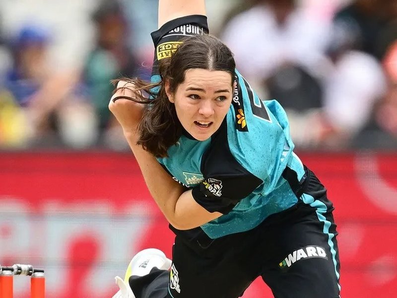 Teen pacer Hamilton wins WBBL young gun award, Lanning takes Golden Bat honour