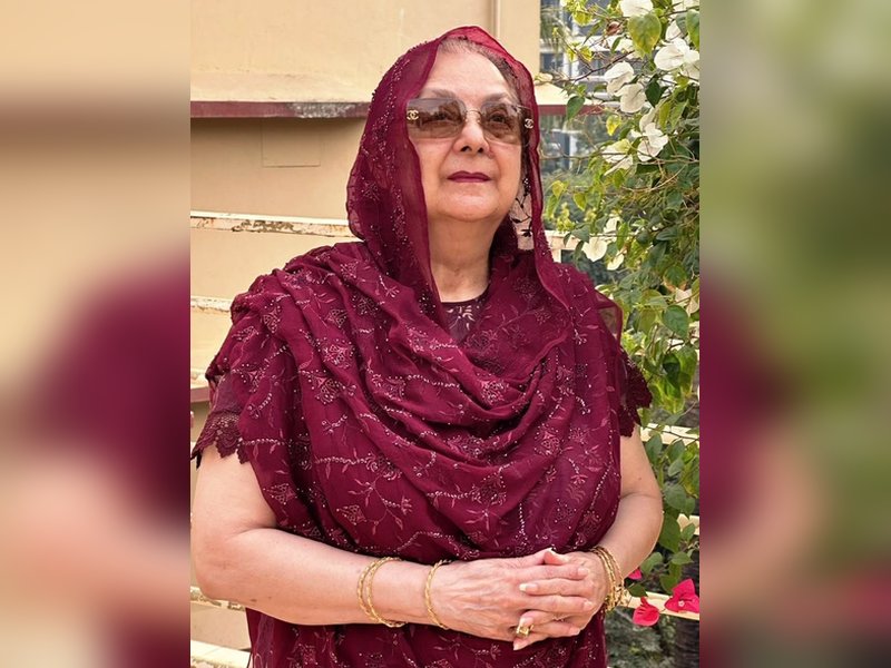 धरम जी की तारीफ के लिए मेरे पास शब्द नहीं : सायरा बानो 