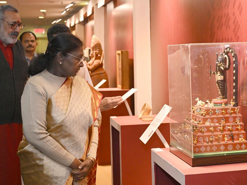 हस्तशिल्प न केवल हमारी सांस्कृतिक पहचान का हिस्सा हैं, बल्कि आजीविका का एक महत्वपूर्ण स्रोत भी हैं: राष्ट्रपति मुर्मू