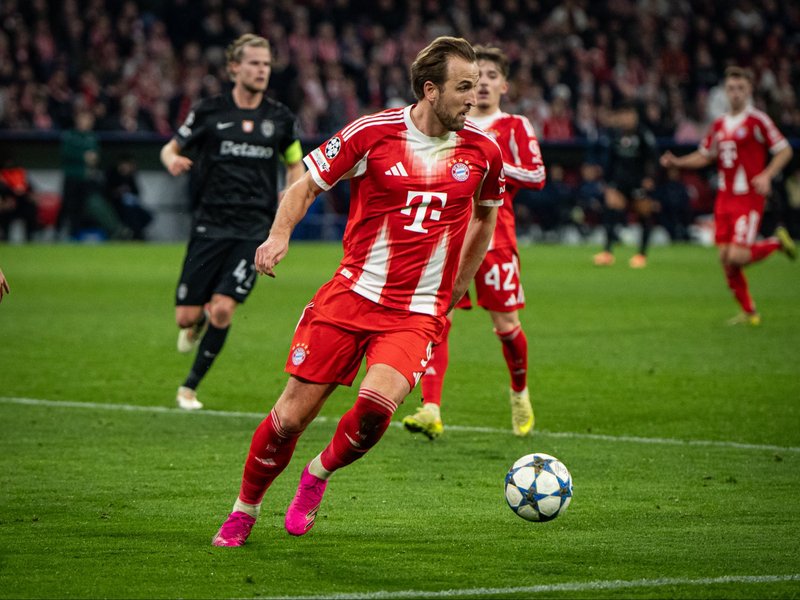 Bayern beat Sporting to strengthen Champions League position