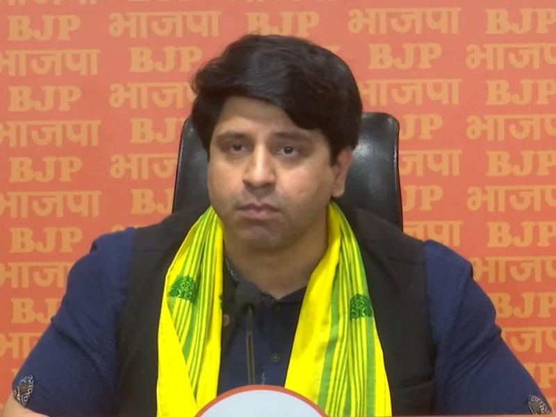 राहुल गांधी, लीडर ऑफ अपोजिशन नहीं, बल्कि लीडर ऑफ पलायन है: शहजाद पूनावाला