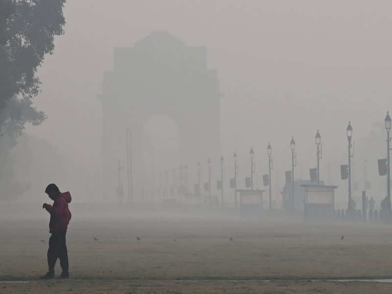 Heavy smog engulfs Delhi-NCR as air quality slips to 'very poor' category