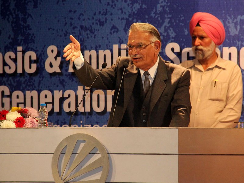 शिवराज पाटिल से जुड़े दो विवाद, जब उन्हें देशभर में आलोचनाओं का करना पड़ा था