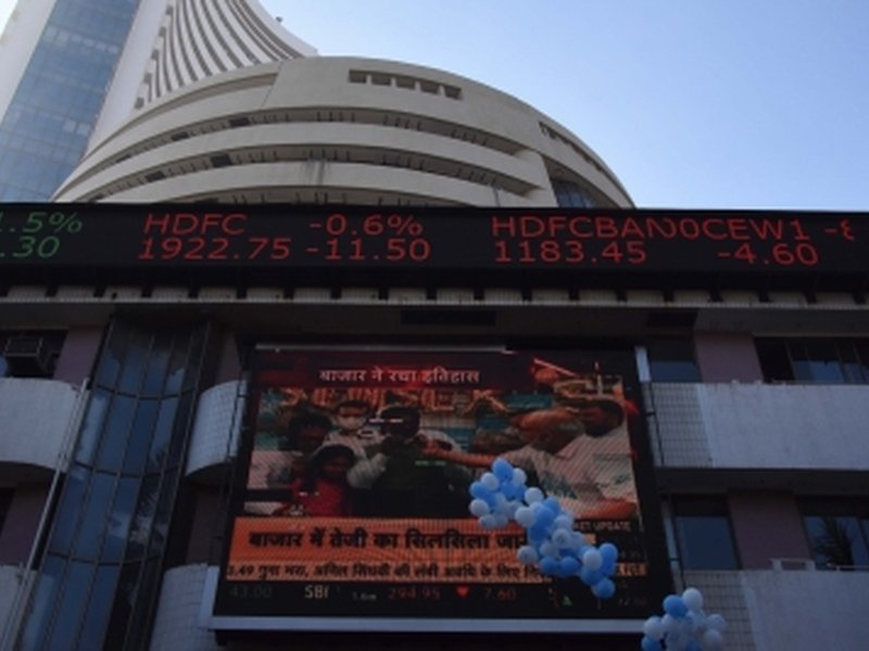 Sensex, Nifty extend gains as metal stocks rally