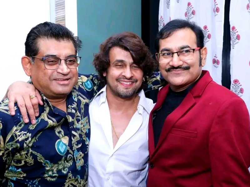 Sonu Nigam, Amit Kumar, Sudesh Bhosle reunite for a musical evening