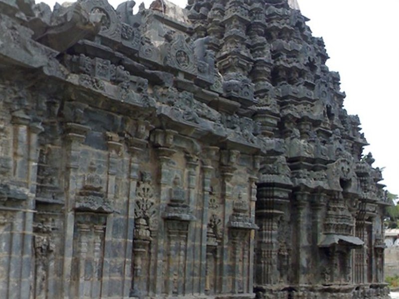 800 साल पुराना शिवालय, जहां उल्टी दिशा में लिखी है रामायण, चमकीले खंभों पर उत्कीर्ण 140 महाकाव्य कथाएं