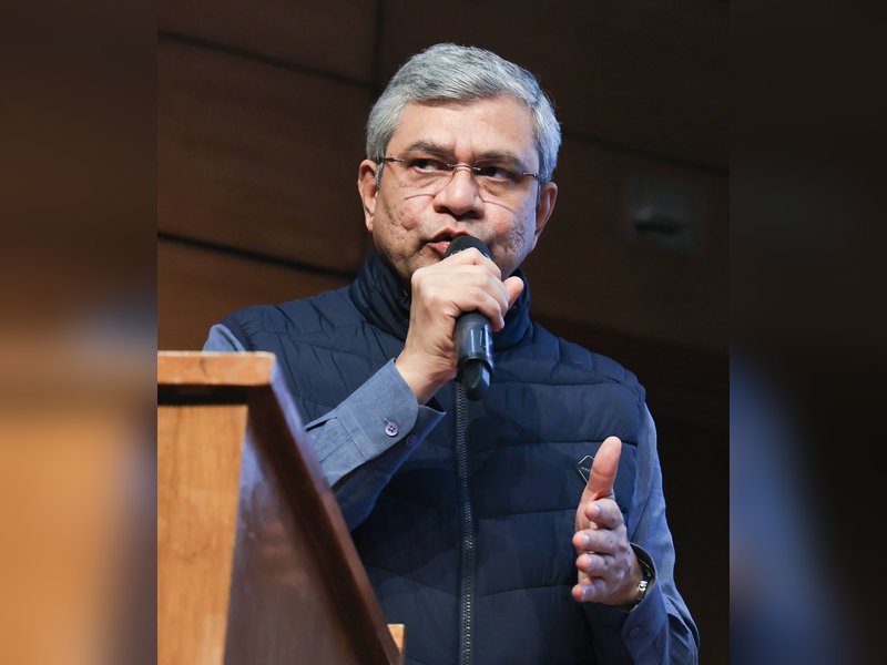 भारत में इलेक्ट्रॉनिक्स क्षेत्र के विकास से महिलाओं के लिए बढ़े रोजगार के अवसर : अश्विनी वैष्णव 