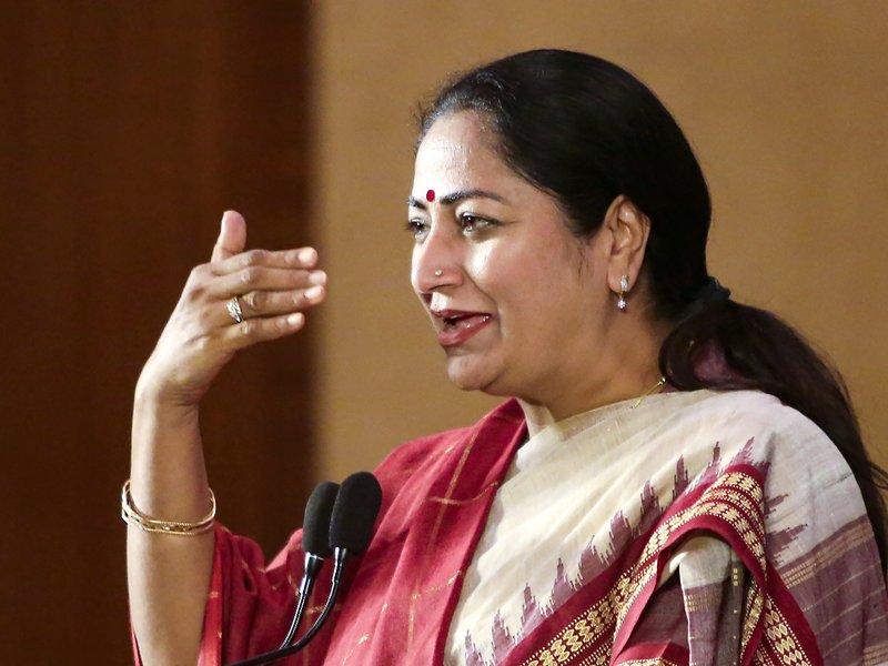 पीएम केयर योजना के बच्चों के बीच पहुंची सीएम रेखा गुप्ता, बोलीं- ये सभी मेरे परिवार