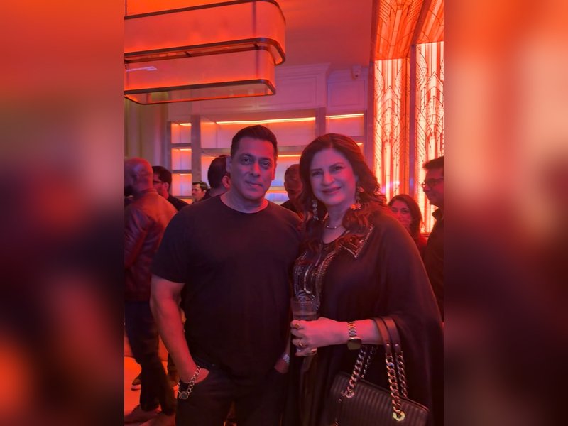 Kunickaa Sadanand poses with ‘Tiger’ Salman Khan at ‘Bigg Boss 19’ party