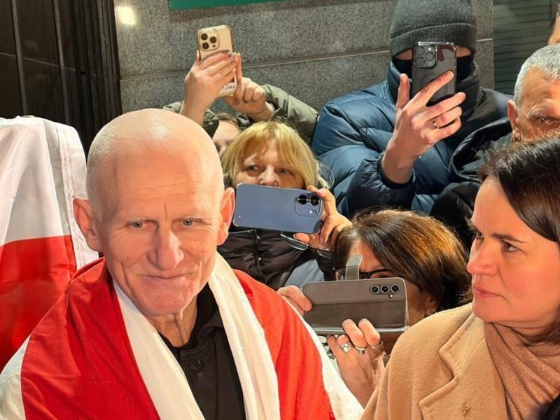 Belarus frees 123 political prisoners in sanctions deal with US