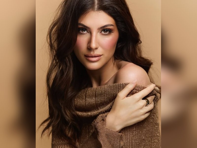 Dhurandhar, Alnaze norouzi