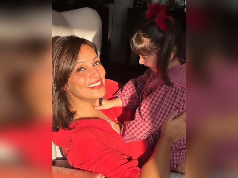 ‘Papa’ Karan Singh Grover turns photographer for Bipasha Basu, her ‘bestie’ Devi