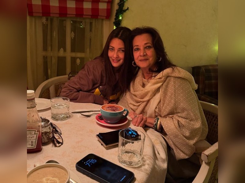 Riyaa Senn poses with mom Moon Moon in cute little cafe in Dehradun