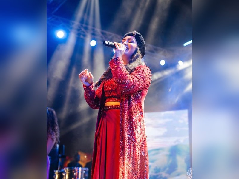 पगड़ी पहनकर हर्षदीप कौर ने बनाई अलग पहचान, बिग बी ने दिया 'सूफी की सुल्ताना' नाम