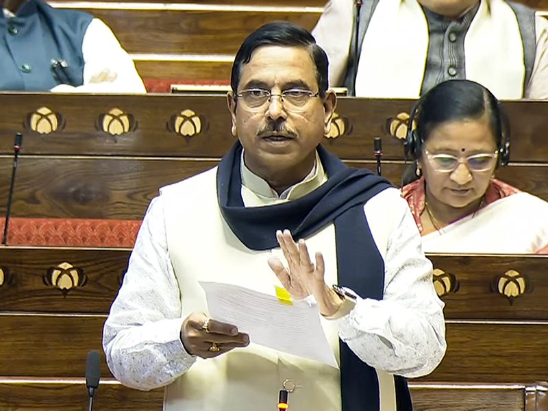 भारत ने स्वच्छ ऊर्जा में की रिकॉर्ड प्रगति, गैर-जीवाश्म ईंधन आधारित स्थापित क्षमता बढ़कर 266.78 गीगावाट हुई : प्रल्हाद जोशी