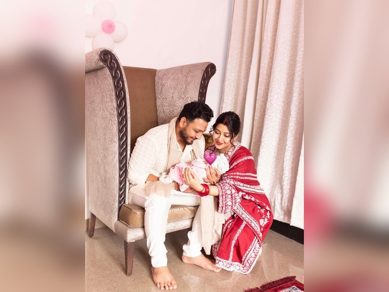 Sonarika Bhadoria, husband Vikas Parashar name daughter Virika