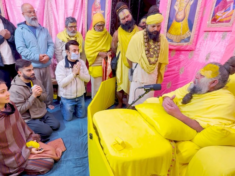 Virat Kohli visits Premanand Ji Maharaj’s ashram with wife Anushka Sharma