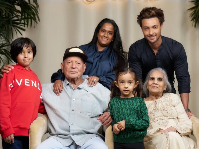 Arpita Khan drops a throwback gem with a young Salman Khan, Arbaaz Khan alongside their father Salim Khan