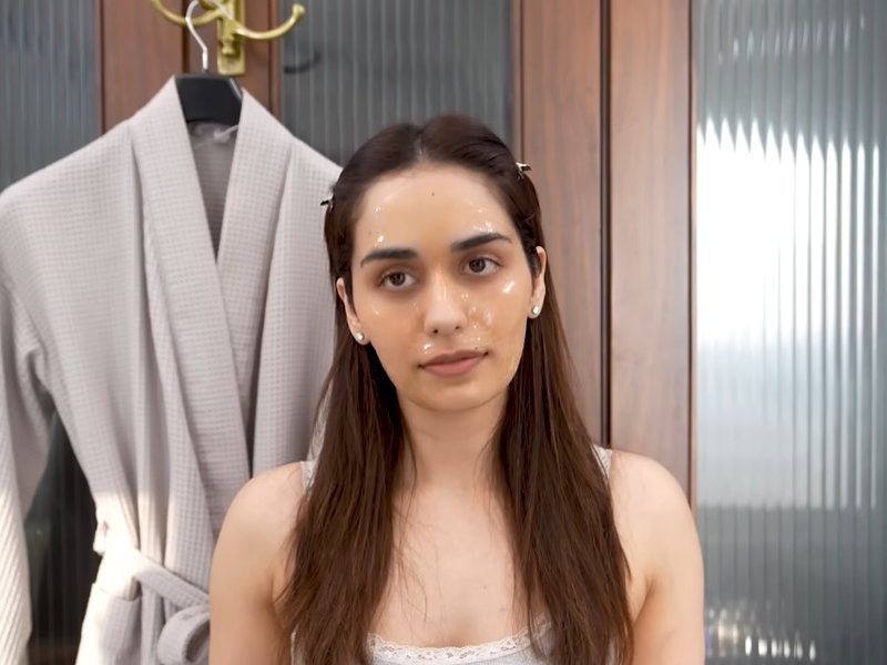 मानुषी छिल्लर ने साझा किया स्किनकेयर रूटीन, शहद के फेस मास्क से आया चेहरे पर ग्लो 