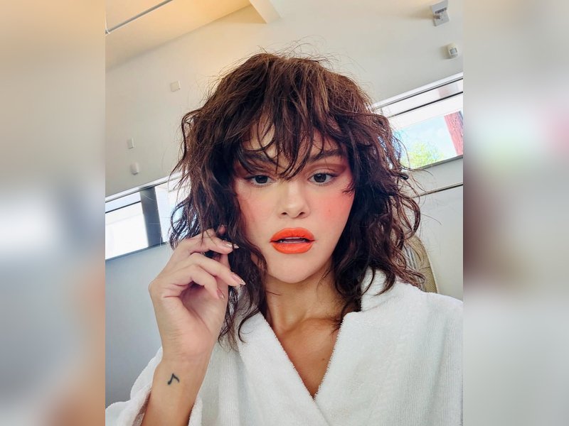 Selena Gomez, Benny Blanco’s home has 3 Christmas trees, and a village