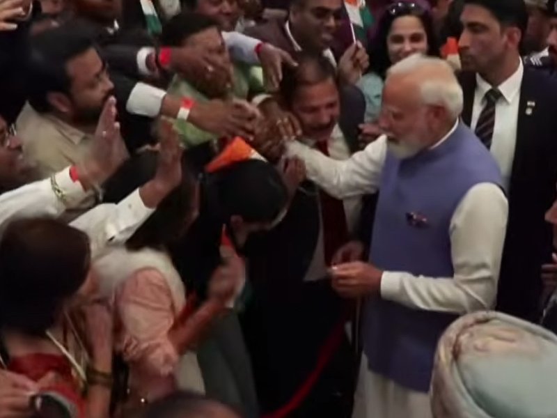 PM Modi receives rousing welcome from Indian community in Oman 
