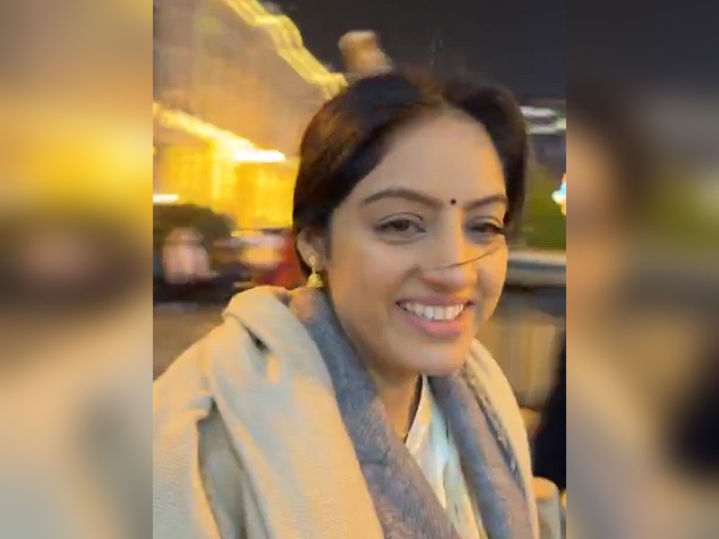 'Diya Aur Baati Hum' fame Deepika Singh dances her heart out on the streets of Georgia