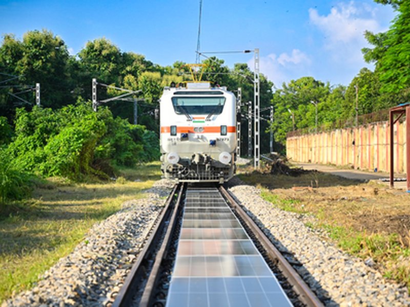 भारत के 79 प्रतिशत ट्रैक पर ट्रेनें 110 किलोमीटर प्रति घंटे से अधिक की स्पीड से चल सकती हैं:  अश्विनी वैष्णव