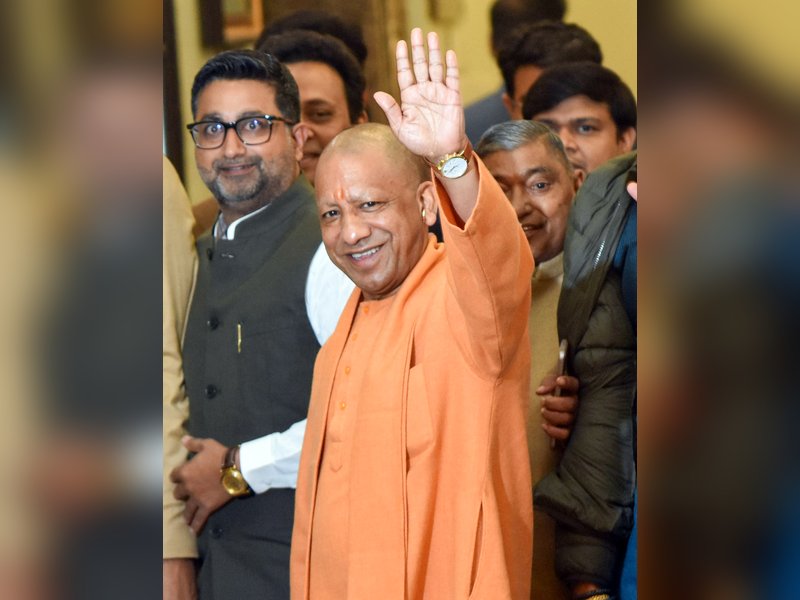 सीएम योगी ने प्रदेशवासियों से शीतलहर में जरूरतमंदों की मदद का किया आह्वान