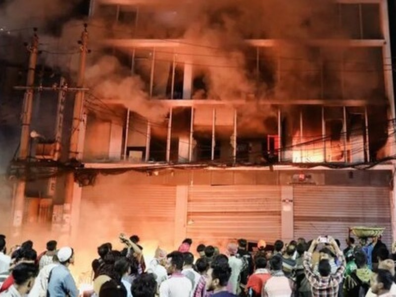 Violence erupts in Bangladesh after death of radical leader Sharif Osman Hadi