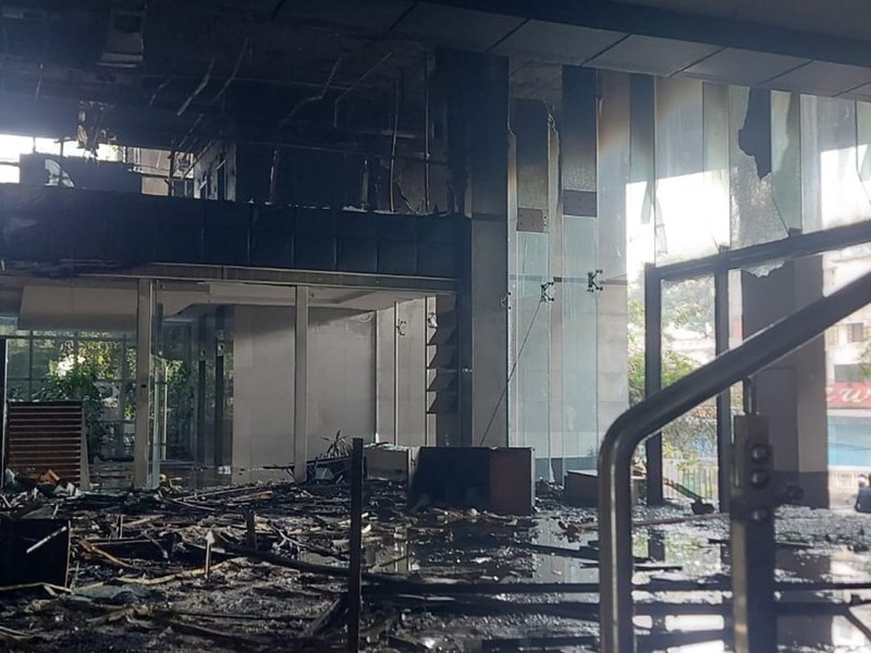 सैकड़ों कट्टरपंथियों की भीड़ ने मीडिया हाउस में मचाया तांडव, यूनुस ने द डेली स्टार और प्रोथोम एलो के एडिटर से की बात