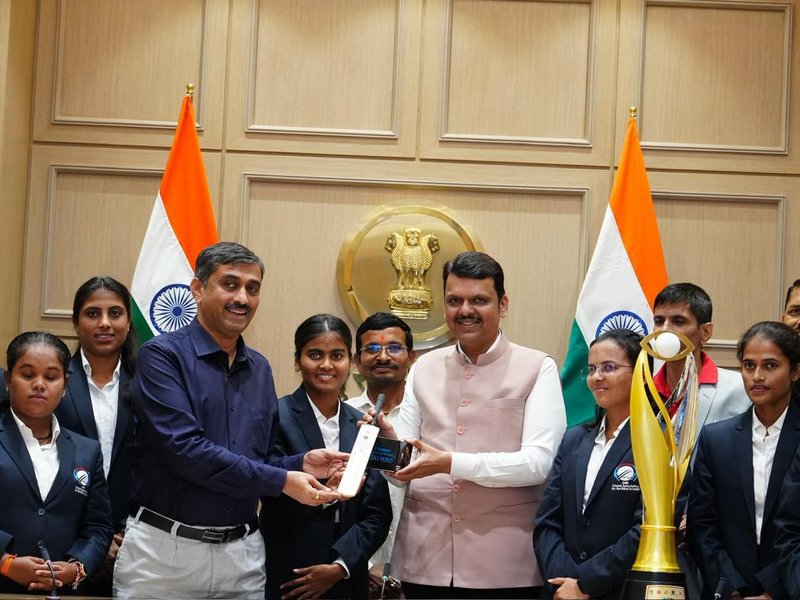Maharashtra CM Fadnavis felicitates World Cup-winning blind women’s cricket team