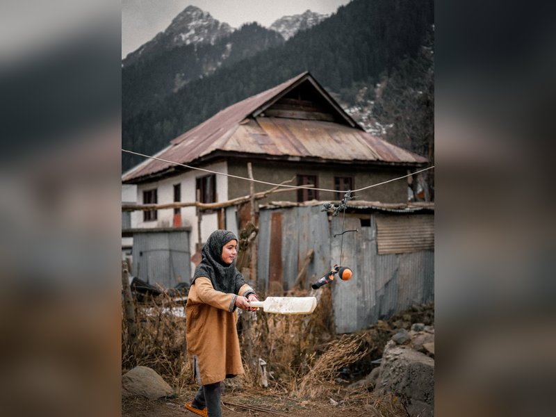 Kabir Khan encounters a little Smriti Mandhana fan in Kashmir, cricketer reacts 