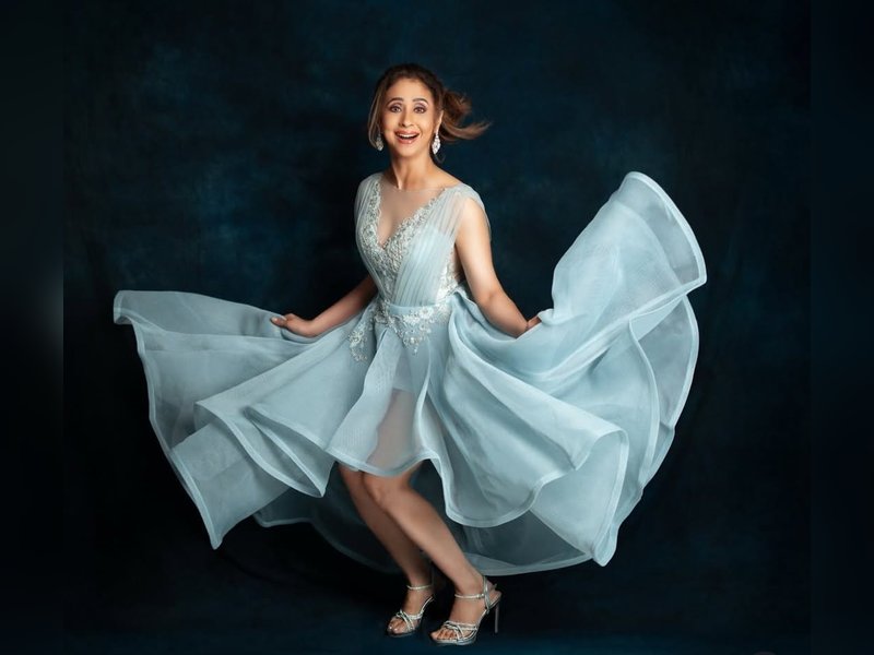 Urmila Matondkar channels her inner Marilyn Monroe with iconic flying-skirt moment