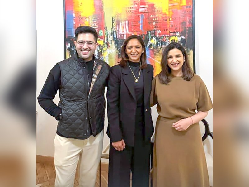 Parineeti Chopra & Raghav Chadha host Harmanpreet Kaur; say 'Keep the Tricolor flying high'