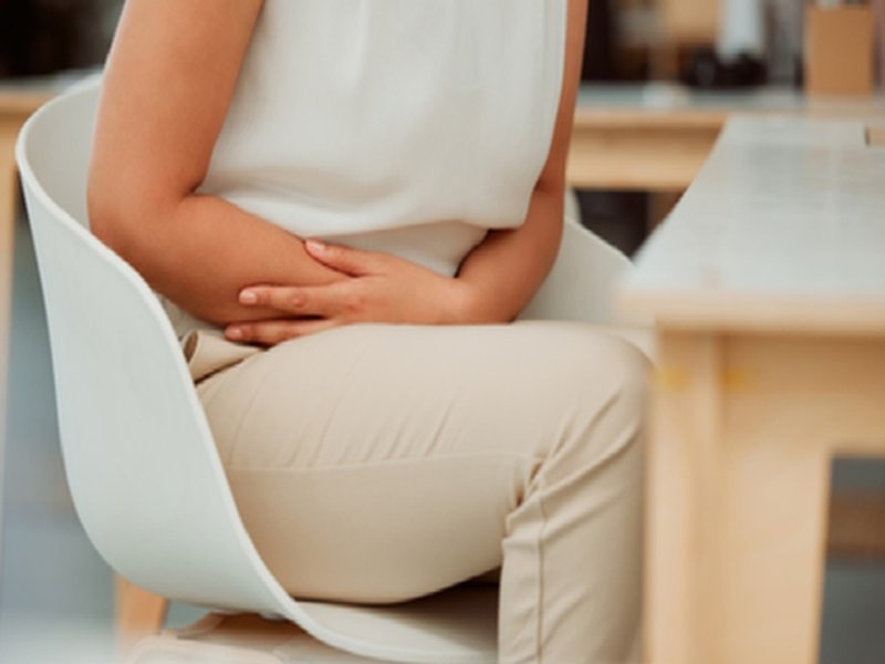 कहीं आप तो नहीं दे रहे पाइल्स की समस्या को दावत? ये हैं लक्षण