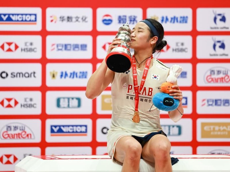 South Korea's An Se-young claims record-tying 11th title, Popov upsets Shi in men's final in the BWF World Tour Finals in Hangzhou on Sunday. Photo credit: Xinhua
