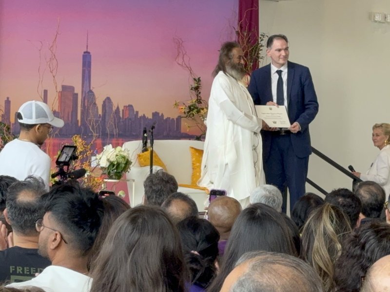 Meditation key to tackling global mental health crisis: Sri Sri Ravi Shankar