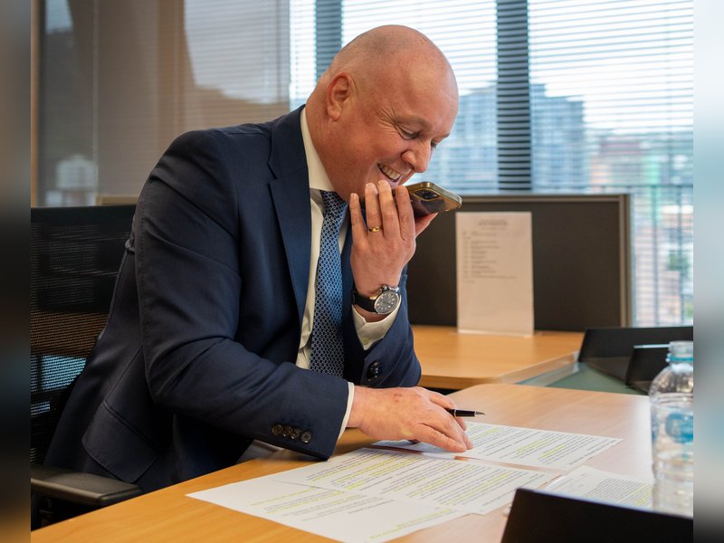 ईरान हमलों पर न्यूजीलैंड चिंतित, पीएम लक्सन बोले–जरूरत पड़ी तो हरक्यूलिस विमान तैयार