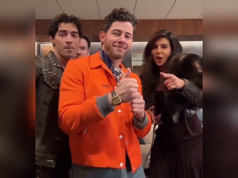 Priyanka Chopra joins hubby Nick & the Jonas brothers for their fun pre-show ritual