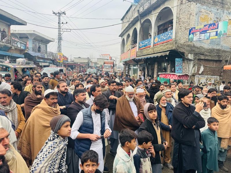 Pakistan: PTI workers intensify protests against sentencing of Imran Khan and his wife