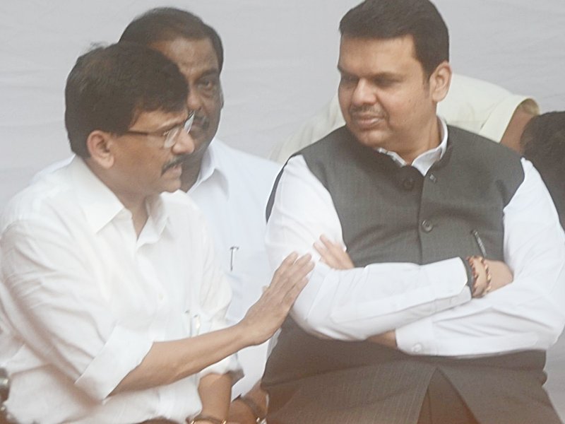 Maha: Verbal duel broke out between Fadnavis and Sanjay Raut (Photo: IANS)