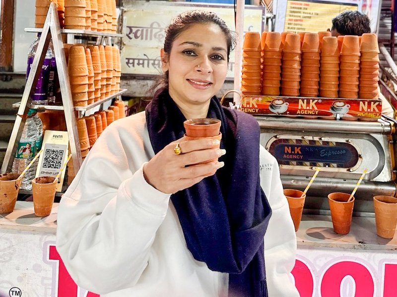 Tanishaa Mukerji enjoys her piping hot 'Kulhad wali chai' amidst chilly weather in Indore