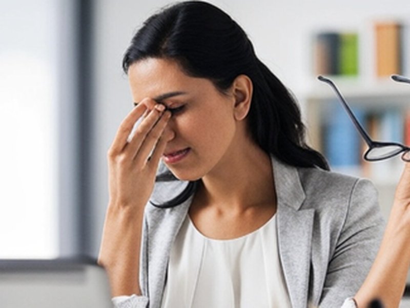 आंखों की दुश्मन हैं ये आदतें, ऐसे करें बचाव