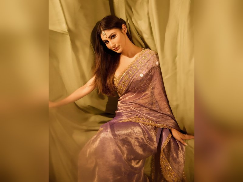 Mouni Roy enjoys a home cooked Bengali feast after a long time
