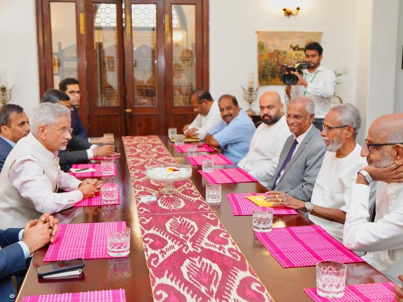Sri Lanka: EAM Jaishankar meets Tamil leaders and members of Indian origin Tamil community