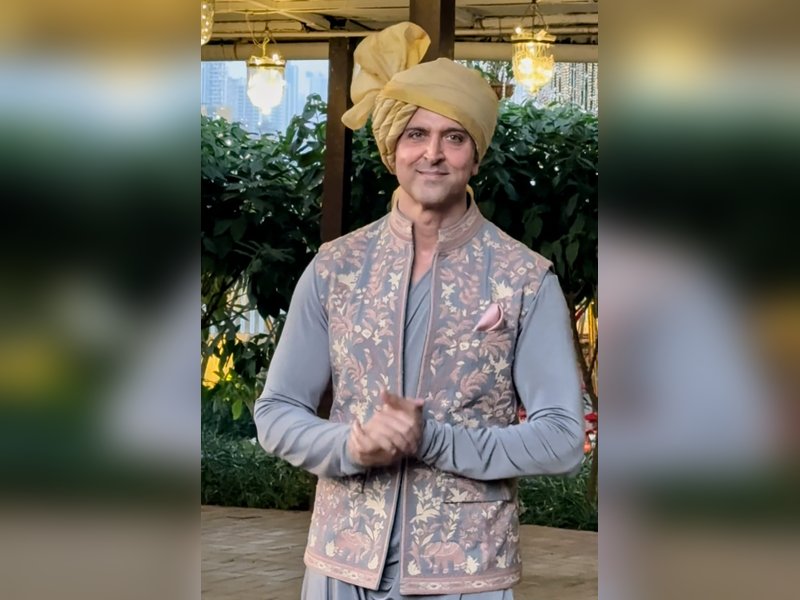 Hrithik Roshan arrives without Saba Azad at cousin’s wedding